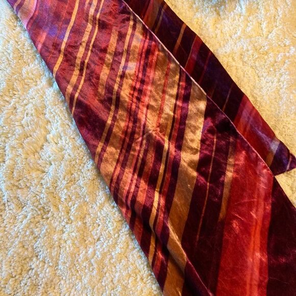 Velveteen Red Patterned Scarf - Picture 8 of 8